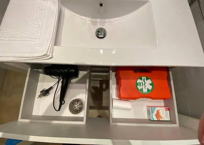 Cool Flat - Private Parking & Rooftop Terrace