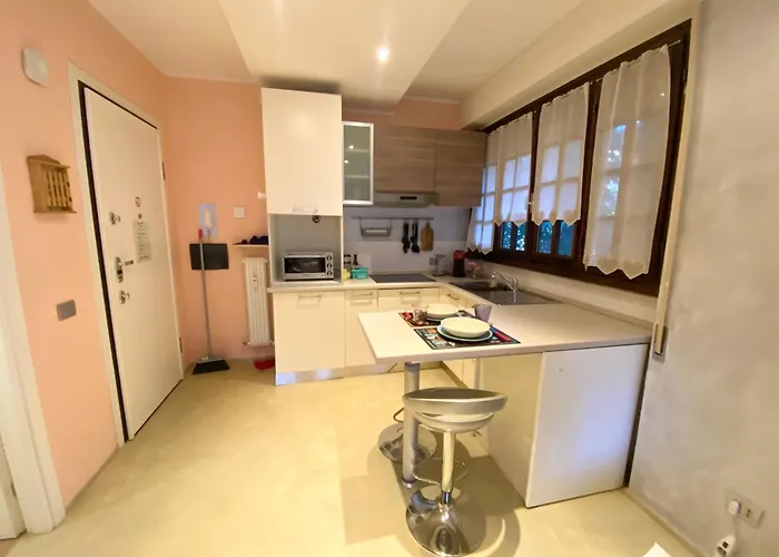 Дом отдыха Cool Flat - Private Parking & Rooftop Terrace *