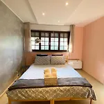 Дом отдыха Cool Flat - Private Parking & Rooftop Terrace