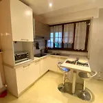 Дом отдыха Cool Flat - Private Parking & Rooftop Terrace *