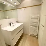 Cool Flat - Private Parking & Rooftop Terrace