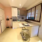 Дом отдыха Cool Flat - Private Parking & Rooftop Terrace *