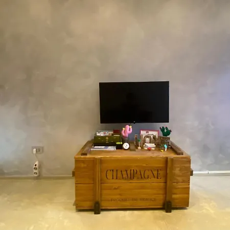 Cool Flat - Private Parking & Rooftop Terrace *