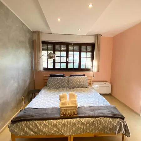 Vakantiehuis Cool Flat - Private Parking & Rooftop Terrace