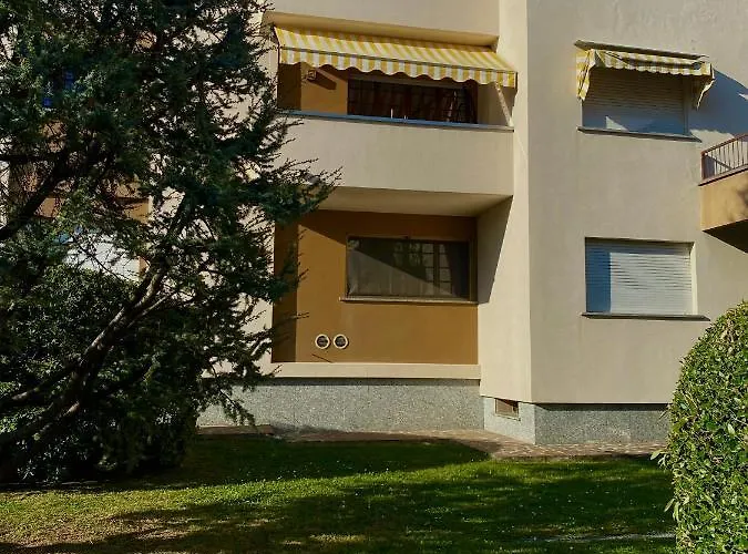 Cool Flat - Private Parking & Rooftop Terrace Белладжо