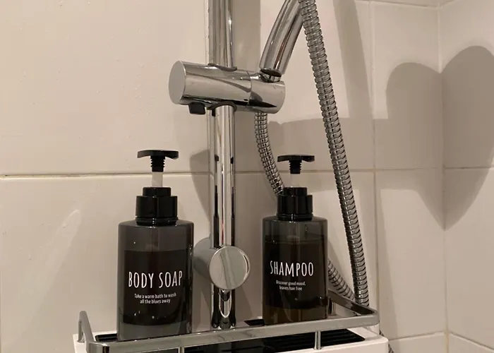 Cool Flat - Private Parking & Rooftop Terrace *