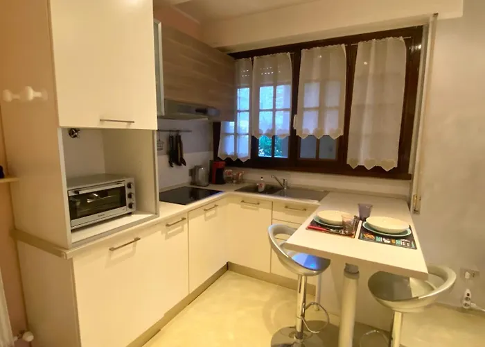 Vakantiehuis Cool Flat - Private Parking & Rooftop Terrace *