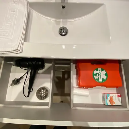 Cool Flat - Private Parking & Rooftop Terrace