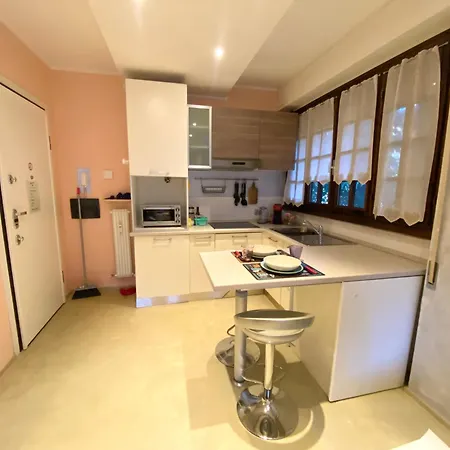 Dom wakacyjny Cool Flat - Private Parking & Rooftop Terrace *