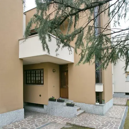 Dom wakacyjny Cool Flat - Private Parking & Rooftop Terrace